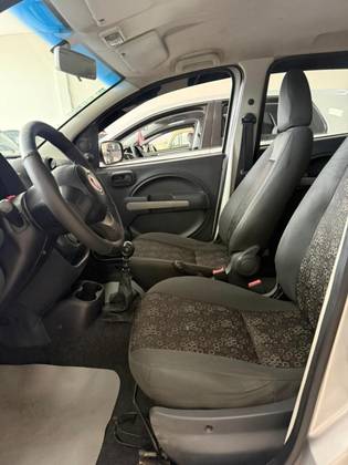 FIAT UNO 1.0 VIVACE 8V FLEX 4P MANUAL FIAT UNO 1.0 VIVACE 8V FLEX 4P MANUAL